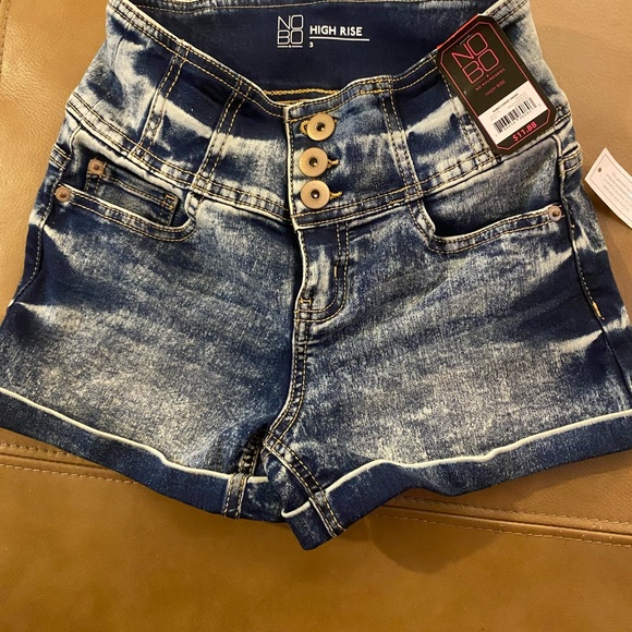 Size 2 High waisted shorts - Picture 2 of 5